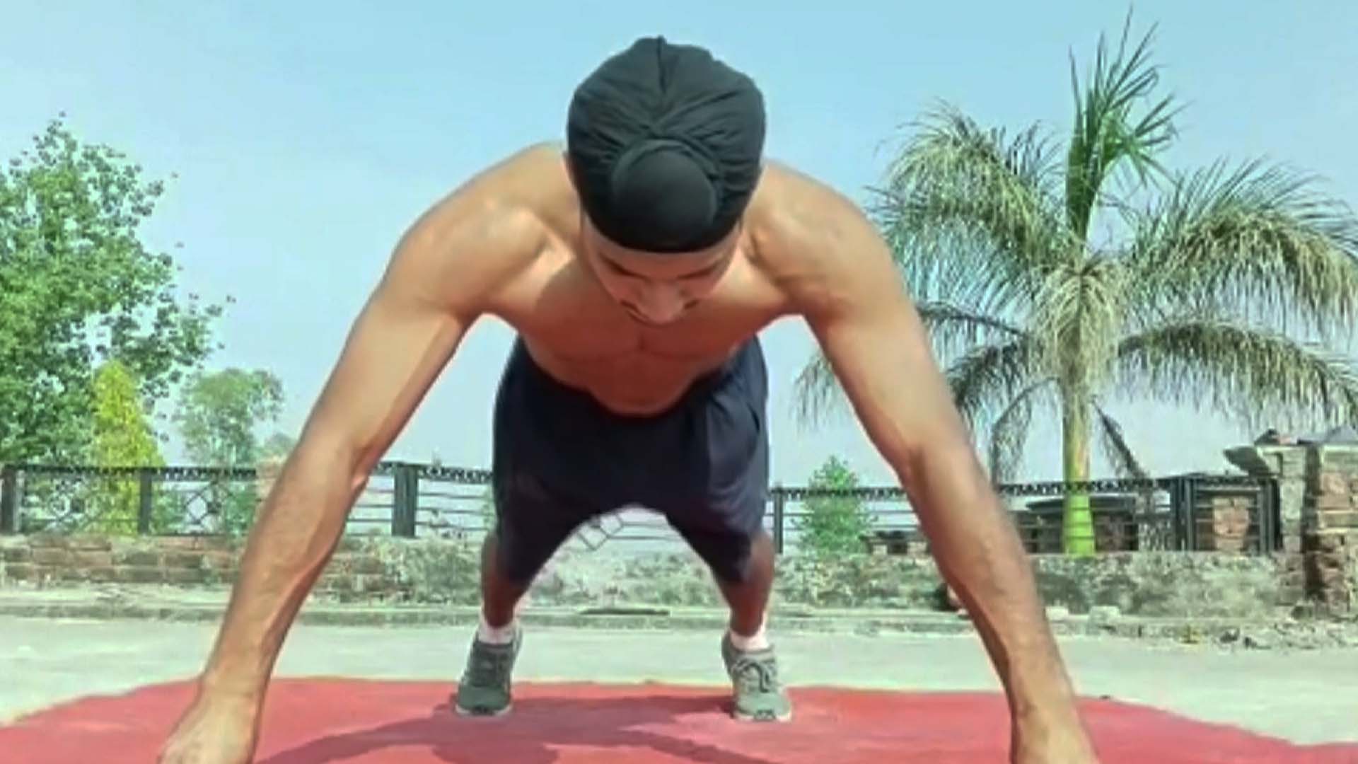 Clapping finger push-ups are hard, but not for India’s Guinness World Record-holder